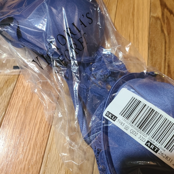 Victoria's secret Lace Back Front Close Push Up Bra NWT! - Picture 4 of 4